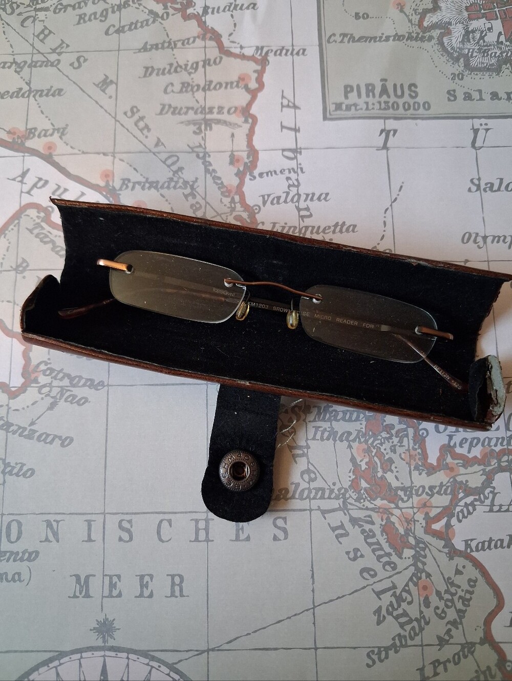 Foster Grant Micro Readers With Case